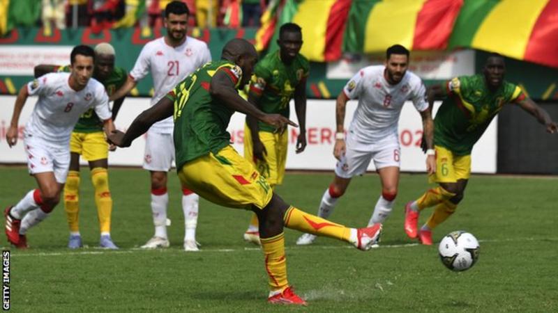 Ibrahim Mounkoro saves a penalty as 10-man Mali win against Tunisia