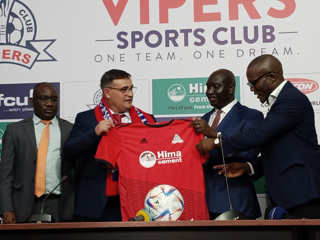 Vipers SC unveils Roberto Luiz Bianchi Pelliser as their new head coach
