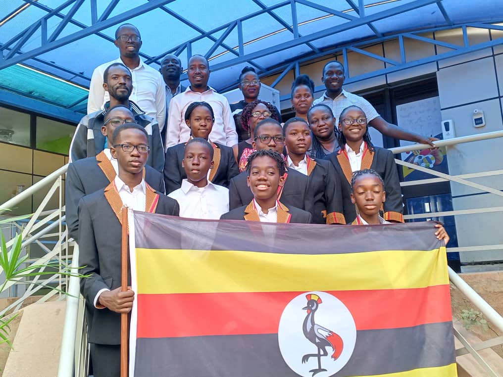 Twelve Chess players flagged to Eindhoven for a world championship