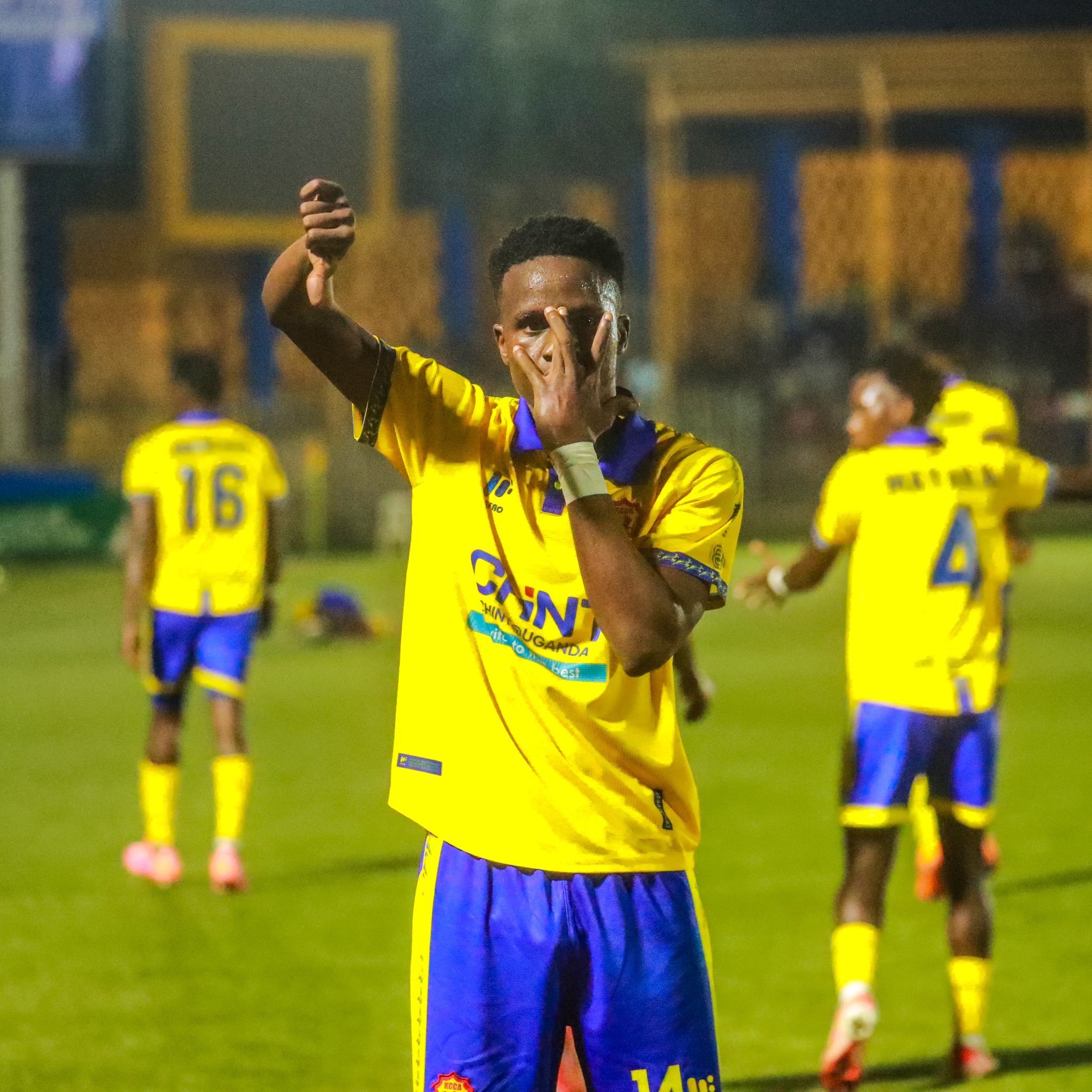 Ahimbisibwe inspires KCCA to crucial 2–1 victory over BUL