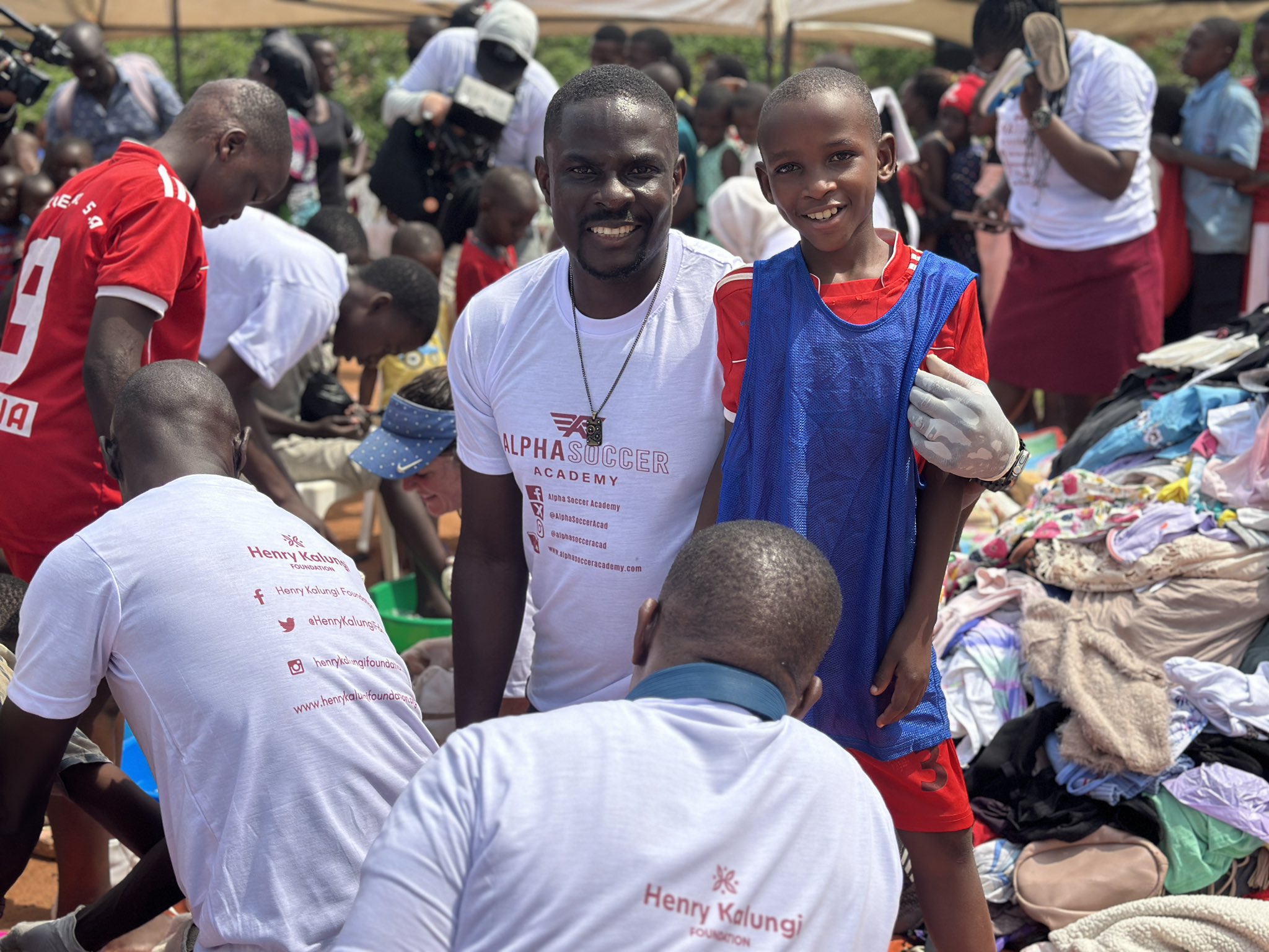 Henry Kalungi’s heartwarming Christmas gesture spreads joy to Kampala’s slum children