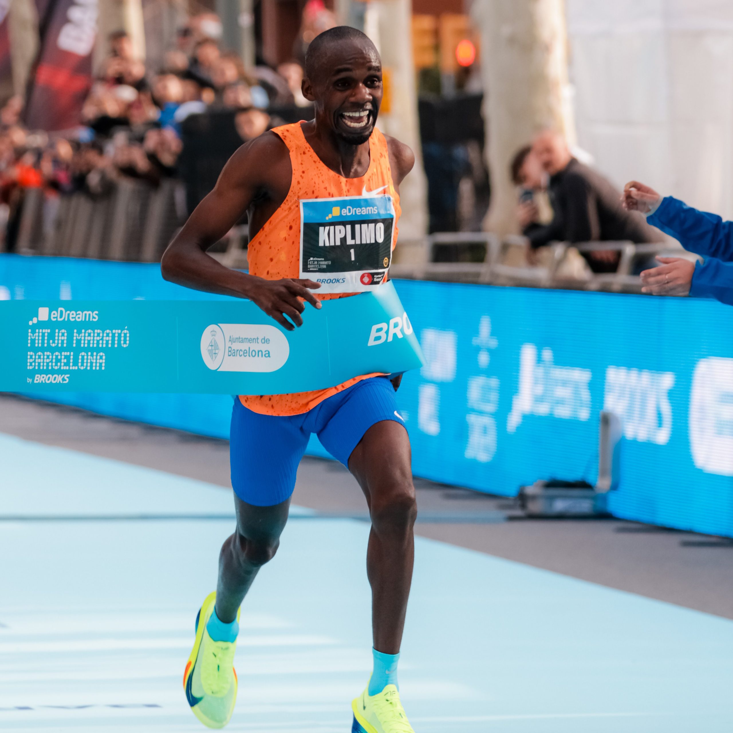 Kiplimo reclaims half marathon world record with stunning 57:20 in Lisbon